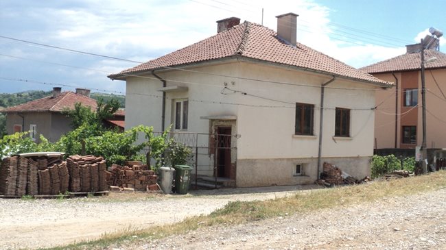 Къщата на тотомилионера в село Покровник