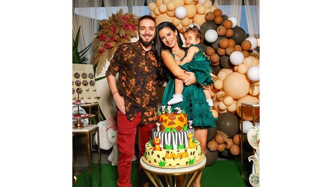 Криско вдига купон в джунглата за първия рожден ден на дъщеря си