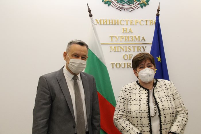 Министърът на туризма Стела Балтова по време на срещата си с посланика на Украйна Н.Пр. Виталий Москаленко. Снимка министерство на туризма