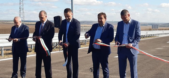 Новите 16 км бяха открити от министър Шишков и областните управители на Търговище и Шумен.