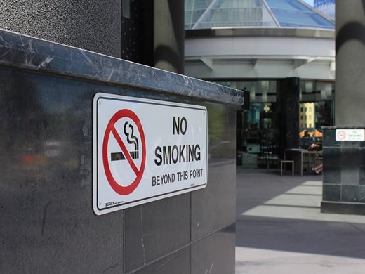 Забраната за пушене в заведения остава