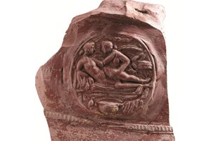 Любовна сцена от украсата на тракийски глинен съд