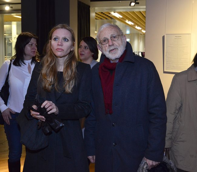 Актьорът Финци е голям почитател на творчеството на Иван Пенков и приятел на неговия син Джони - на изложбата дойде със съпругата си Лиза.