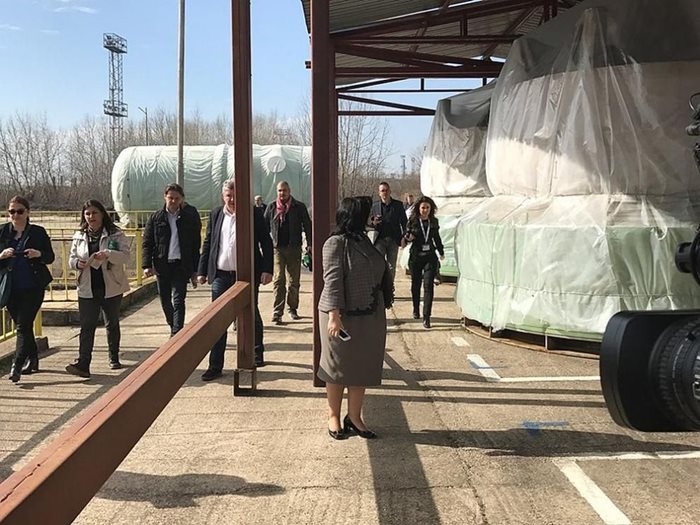 
Министърът на енергетиката Теменужка Петкова инспектира оборудването на площадката на “Белене”.