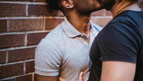 Причини някои хетеросексуални мъже да обичат гей секса