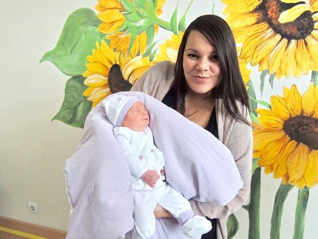 Павлета Чамова и бебе Симона