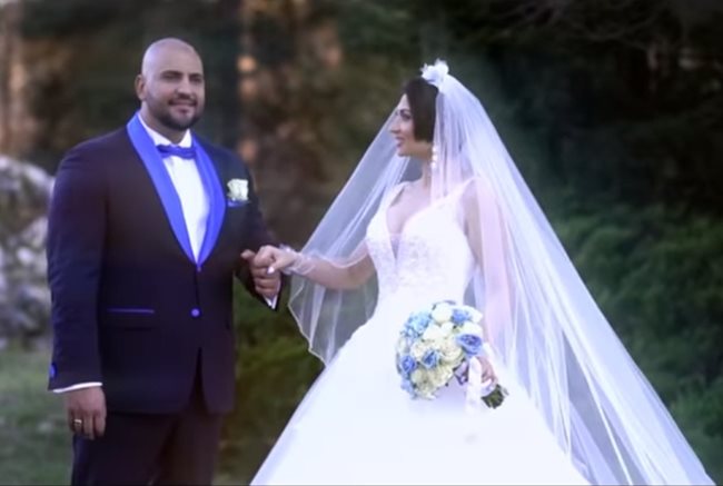 Кадър от клипа “Един за друг”, в който Маринова влючи моменти от сватбата си.