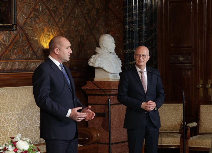 Президентът Румен Радев сe срещна с министър-председателя на провинция Хамбург и кмет на града Петер Ченчер. Снимки прессекретариат на държавния глава