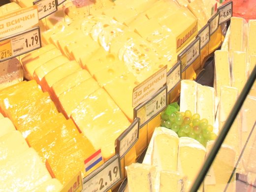 Анализ: в 1 от 9 проби вносното сирене у нас няма вкус на мляко, като на Запад