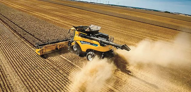 New Holland CR10 автоматично направлява остатъци от жътвата