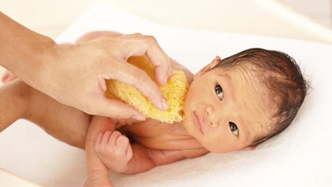 Вредно ли е да къпя новороденото всеки ден?