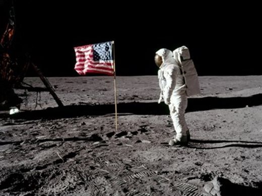 Оригинална снимка от стъпването на Луната беше продадена за $7700