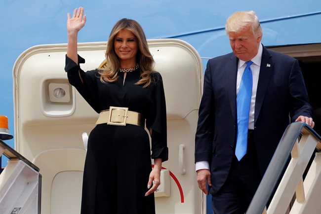 Доналд и Мелания Тръмп пристигнаха в Рияд