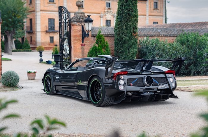 Този Pagani Zonda 760 LM Roadster беше продаден за 11 милиона долара. Снимка: Sotheby's