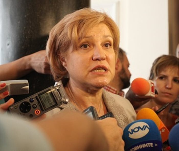 "Законът за бюджета е може би най-политическият закон и в този смисъл е най-закономерно той да бъде изтеглен", заяви Менда Стоянова.