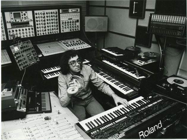 На работния си пулт в електронното студио на БНР през 1983 г.