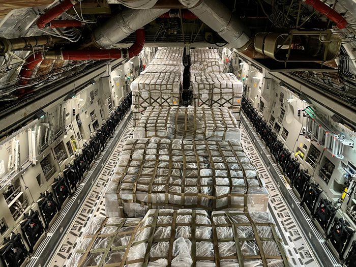 Палети с адаптирано мляко за кърмачета се изпращат от Европа за САЩ в авиобаза Рамщайн.
СНИМКА; РОЙТЕРС