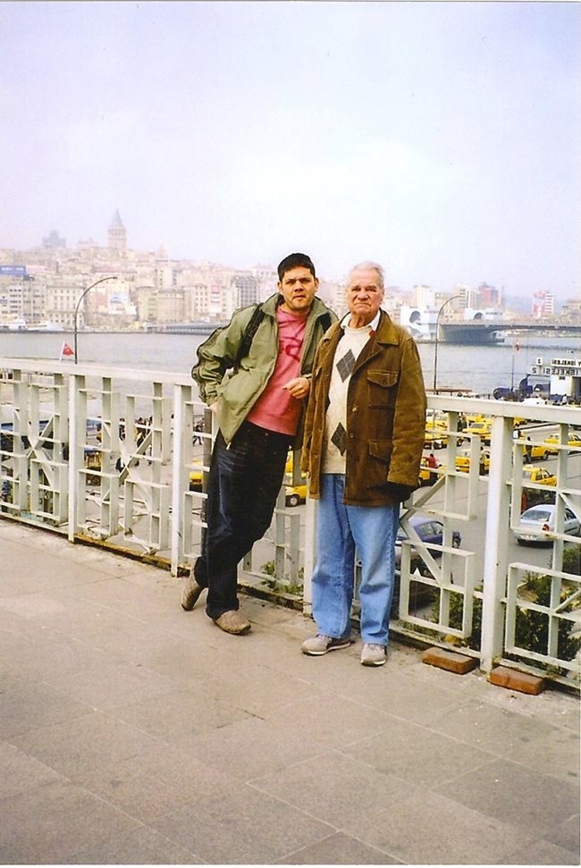 Константин Коцев-Пацо и Шошо в Истанбул, родното място на бащата
