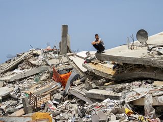Най-малко трима са убити при израелски въздушен удар в Газа (Снимки)