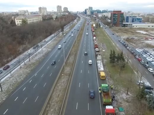 Вижте от високо колко машини изкараха строителите на протеста (Видео)