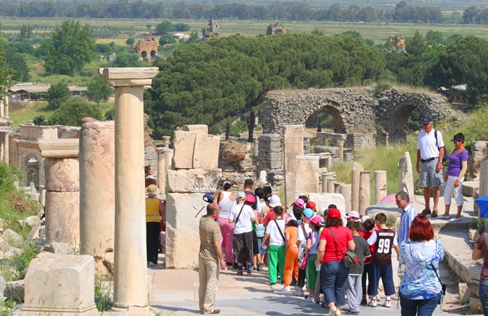 Ефес в Турция. Туризмът в южната ни съседка ще пострада сериозно от триседмичния пълен локдаун.

СНИМКА: “24 ЧАСА”

