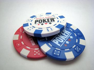 Предимствата да играете покер онлайн