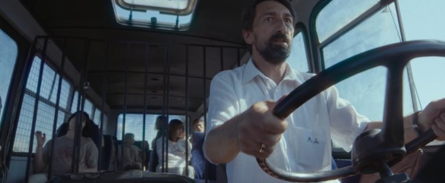 Асен Караниколов в главната роля на шофьора Алекс.
