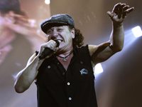 Вокалистът на AC/DC критикува: Боно е показен филантроп