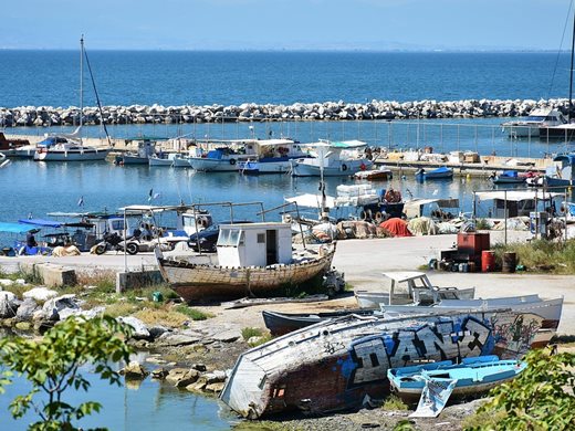 Гръцкият парламент одобри продажбата на пристанището в Солун

