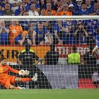 "Айнтрахт" покори Лига Европа, Кевин Трап спасява с болна ръка