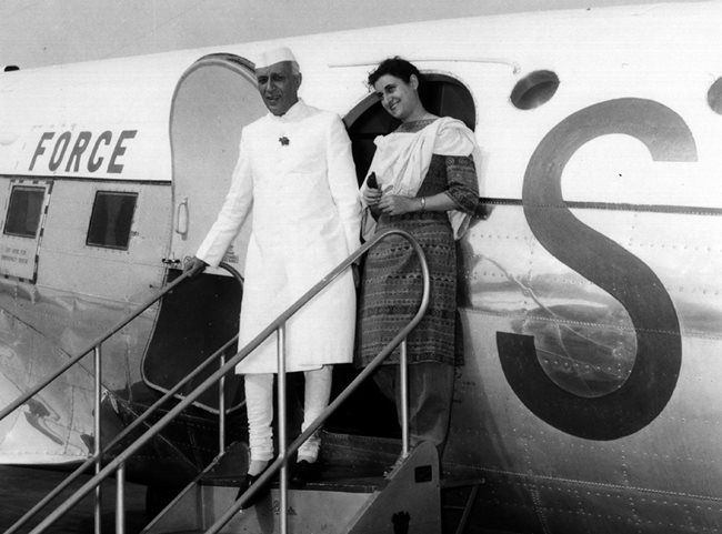 1964 г. Индира Ганди с баща си Джавахархал Неру