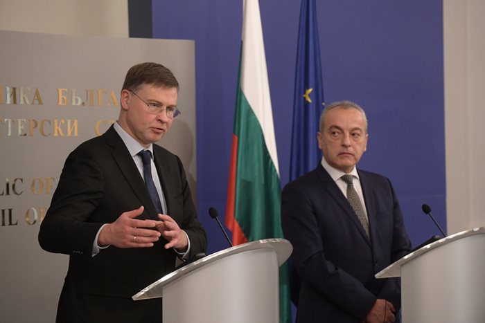 1 януари 2025 г. е възможната дата за влизане на България в еврозоната, която еврокомисарят посочи след срещата си с премиера Гълъб Донев.