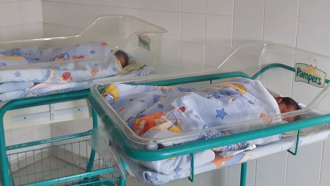 Момче се роди навръх Нова година в УМБАЛ Бургас, момиче е първото бебе за 2021 г.