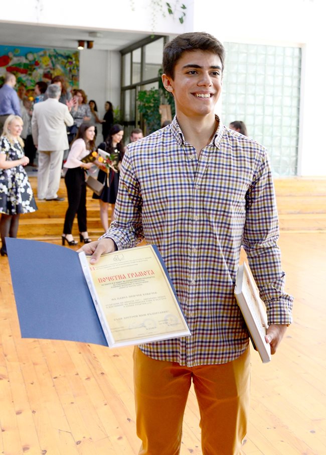 Павел Ковачев се дипломира с отличие в Италианския лицей.