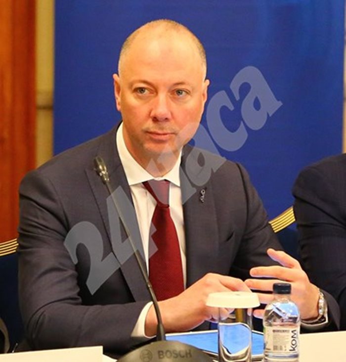 Атанас Темелков поема длъжността председател на комисията, след като Росен Желязков (на снимката) бе определен от Министерския съвет за председател на Комисията за регулиране на съобщенията. Снимка 24 ЧАСА