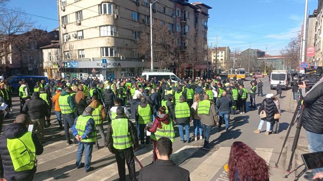 Шествието временно преустанови движението по столичния булевард Хр.Ботев