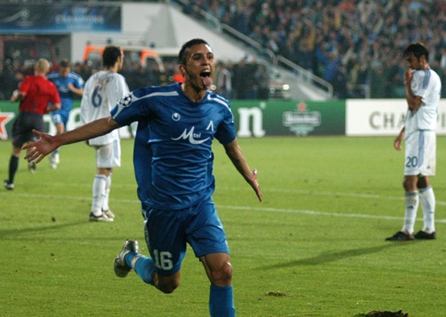 27 септември 2006 г. - Мариян Огнянов се плези от радост, след като току-що е вкарал с екипа на “Левски” първия гол за български клуб в Шампионската лига. И то във вратата на “Челси”. Снимка: Йордан Симеонов
