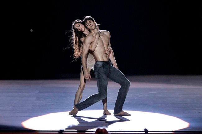 Боле танцува не само класически, а и модерен балет.