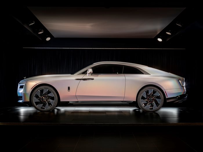 Поръчковата лимузина Rolls-Royce Spectre Lunaflair. Снимки: Rolls-Royce