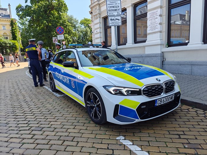 Тези модели BMW на Пътна полиция предизвикаха истинска истинска война във фейсбук. Снимка: Георги Кюрпанов