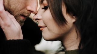 7 странни поведения във връзките, които съсипват шансовете ви за любов