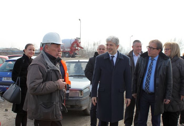 При посещението си в Асеновград Димов проследи на терен напредъка в изпълнението на проекта за рехабилитация на ВиК мрежата. Снимки МОСВ