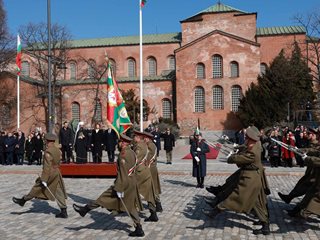 Военните харесаха френски гаубици, чакат “да” от ЕС, за да ги купят