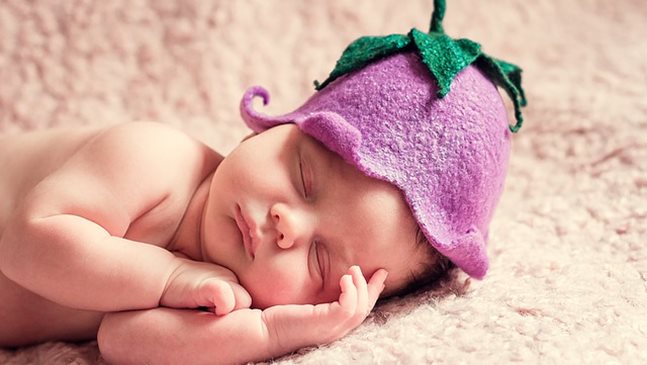 Твърдите храни спомагат за по-добрия сън на бебетата