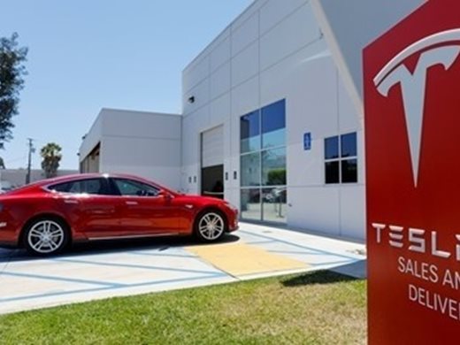 Tesla стартира доставките на Model 3 в Китай