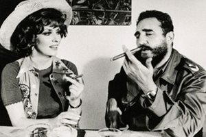 Джина Лолобриджида и Фидел Кастро по време на срещата им в Куба