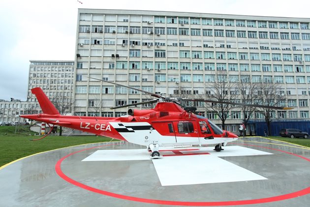 Така изглеждат медицинските хеликоптери, които България трябва да купи.
