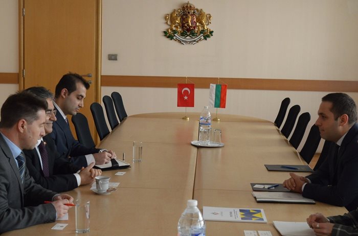 Министърът на икономиката Емил Караниколов се срещна с турския посланик  д-р Хасан Улусой.