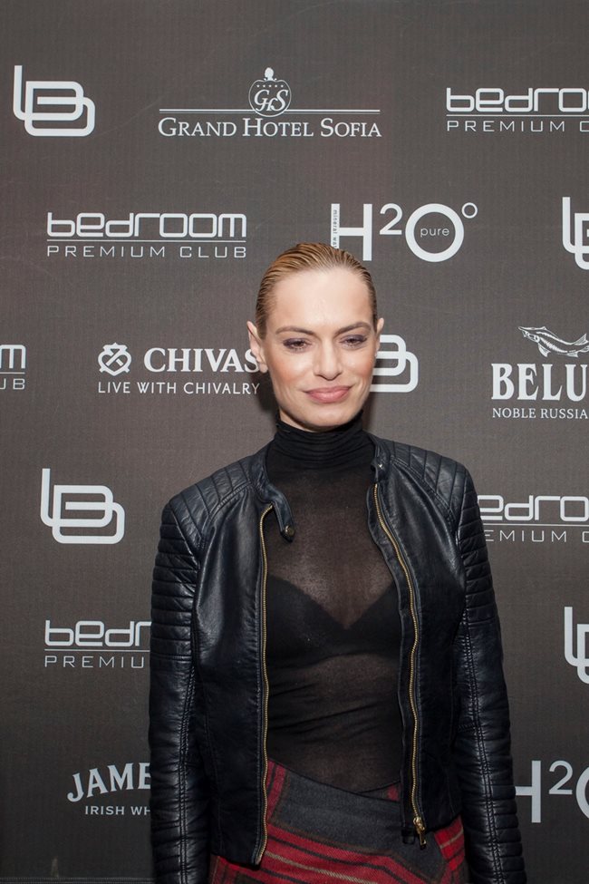 Ива Екимова пристигна с прозрачна блуза