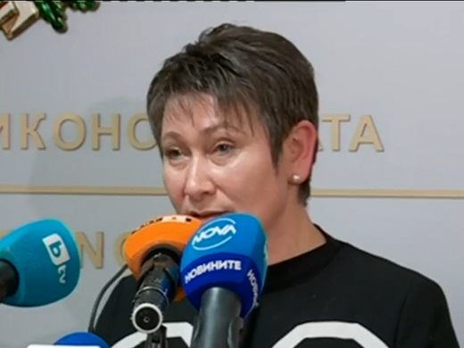 Везиева поиска оставките на тримата от ДКК, обвинили Караганева (Видео)
